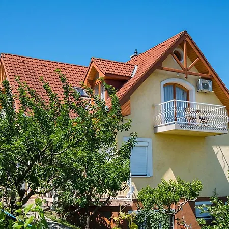 Balaton Vendeghaz באלאטונפורד